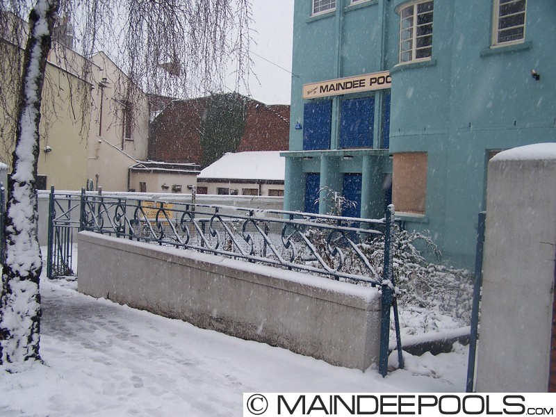 Maindee Pools in the Snow (9th February 2006)